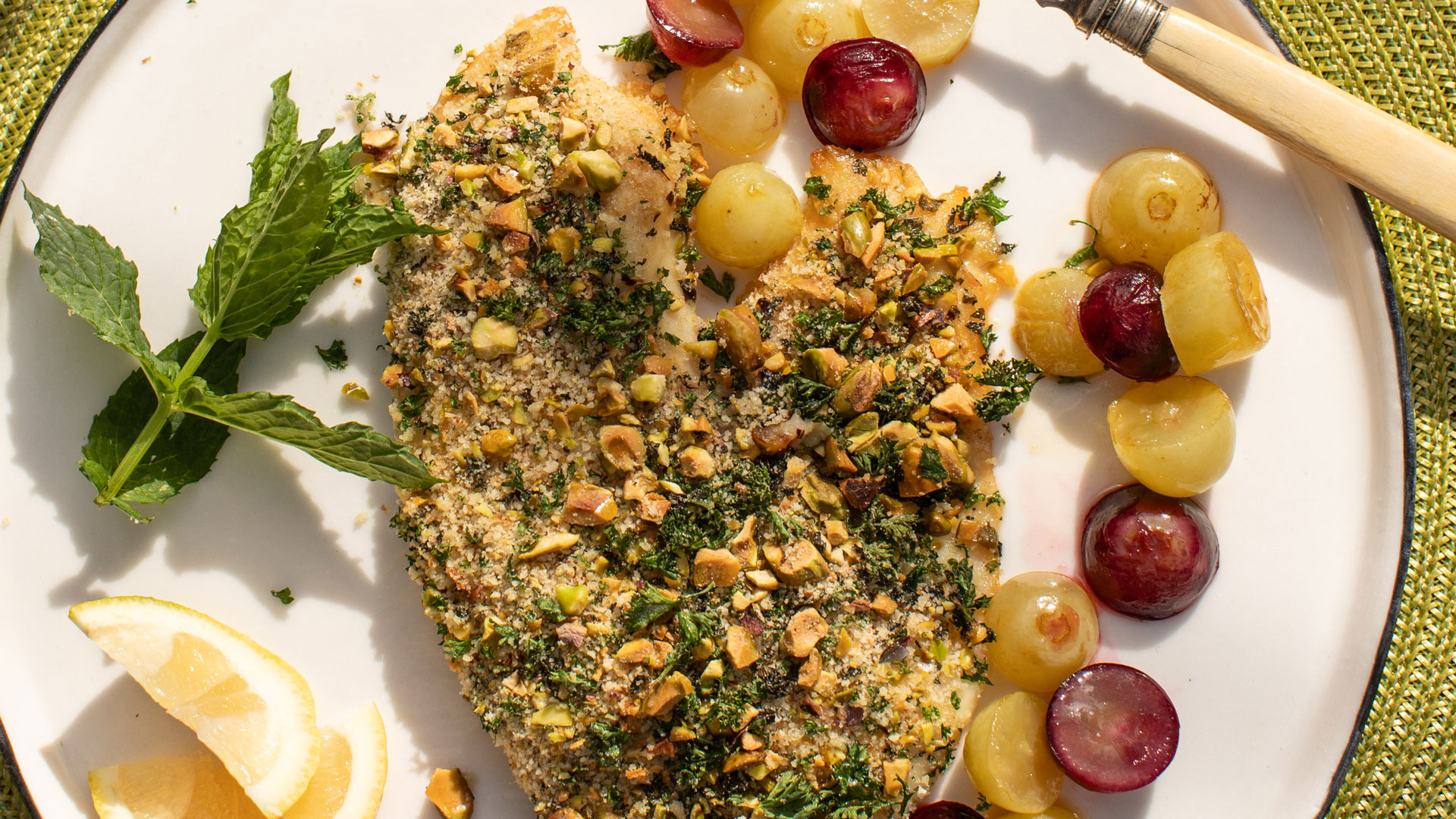 Filet De Poisson Aux Pistaches Et Aux Raisins